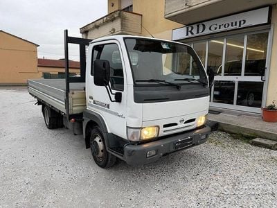 Usata Nissan Cabstar SE 119 CV (87 kW) 2003 Bianco Pick-up