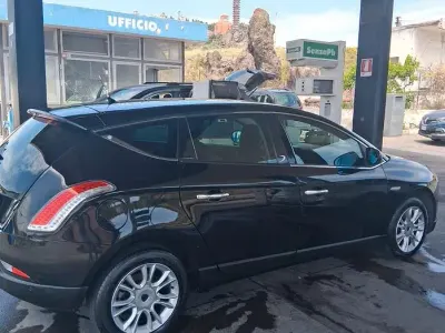 Usata Lancia Delta 120 CV (88 kW) 2009 Utilitaria