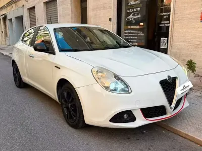 Usata Alfa Romeo Giulietta 105 CV (77 kW) 2013 Bianco Utilitaria