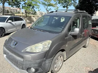 Usata Peugeot Partner Tepee 90 CV (66 kW) 2010 Grigio Monovolume