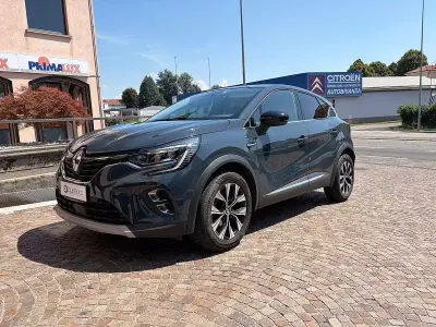 Usata Renault Captur Zen 101 CV (74 kW) 2023 Blu/azzurro SUV