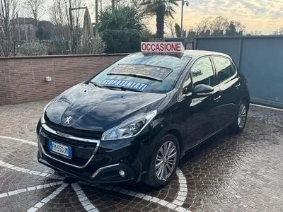 Usata Peugeot 208 Allure 82 CV (60 kW) 2017 Nero Utilitaria