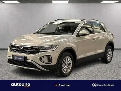 Usata VW T-Roc Life 110 CV (80 kW) 2024 Beige SUV
