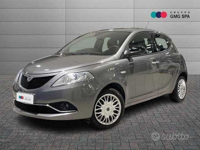 Usata Lancia Ypsilon Gold 69 CV (50 kW) 2017 Grigio Utilitaria