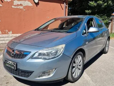 Usata Opel Astra 110 CV (80 kW) 2010 Grigio Berlina