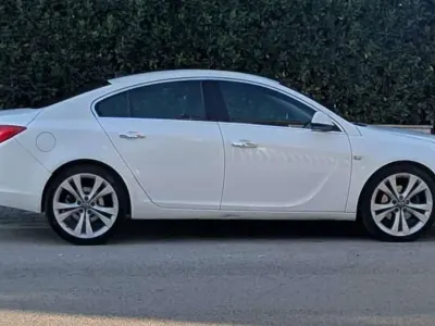 Usata Opel Insignia Cosmo 160 CV (117 kW) 2011 Bianco Berlina
