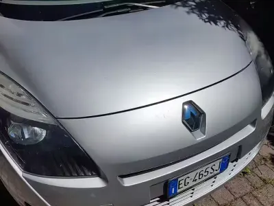Usata Renault Scénic III 110 CV (80 kW) 2011 Grigio Monovolume