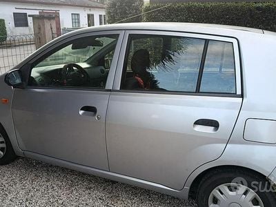Usata Daihatsu Cuore 58 CV (42 kW) 2004 Grigio Utilitaria