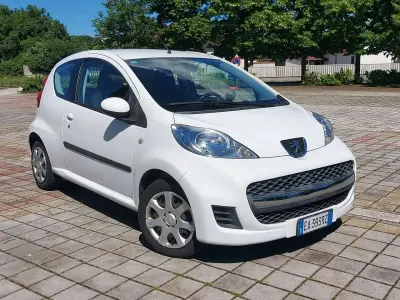 Usata Peugeot 107 68 CV (50 kW) 2010 Bianco Utilitaria
