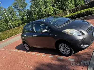 Usata Toyota Yaris 2010 Grigio Utilitaria