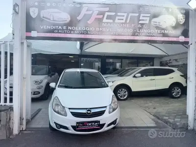 Usata Opel Corsa Edition 75 CV (55 kW) 2010 Bianco Utilitaria