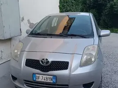 Usata Toyota Yaris 69 CV (50 kW) 2007 Utilitaria
