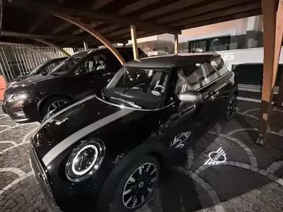 Usata Mini Cooper SE 75 kW (102 CV) 2023 Nero Utilitaria