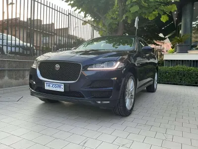 Usata Jaguar F-Pace Prestige 179 CV (131 kW) 2017 Blu metallizzato SUV