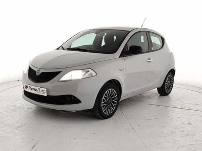 Usata Lancia Ypsilon Gold 69 CV (50 kW) 2019 Bianco Utilitaria