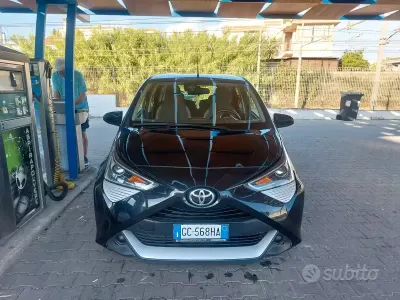 Usata Toyota Aygo 72 CV (52 kW) 2020 Nero Utilitaria