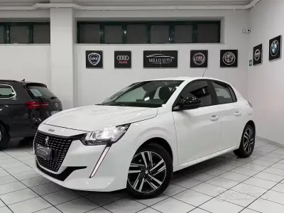 Usata Peugeot 208 Allure 102 CV (75 kW) 2022 Bianco Utilitaria