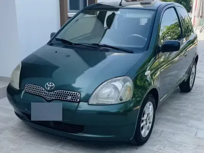 Usata Toyota Yaris 68 CV (50 kW) 2001 Verde Berlina