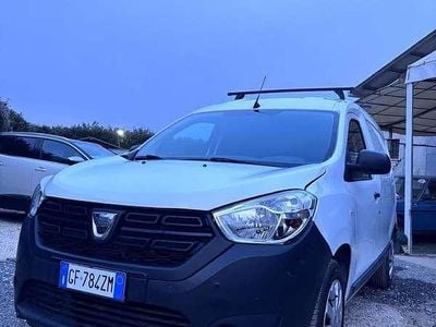 Usata Dacia Dokker Ambiance 83 CV (61 kW) 2020 Bianco Monovolume