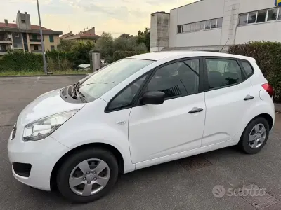 Usata Kia Venga EX 90 CV (66 kW) 2011 Bianco Utilitaria