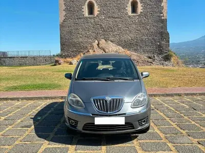 Usata Lancia Musa 95 CV (69 kW) 2011 Grigio Monovolume