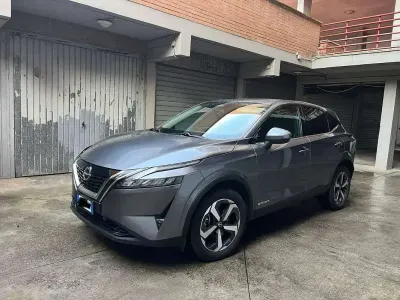 Begagnad Nissan Qashqai N-Connecta 158 HK (116 kW) 2023 Grå SUV