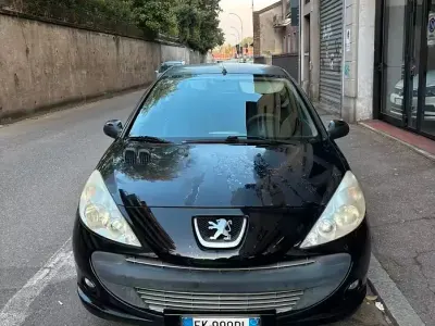Gebraucht Peugeot 206+ 68 PS (50 kW) 2011 Schwarz Kleinwagen