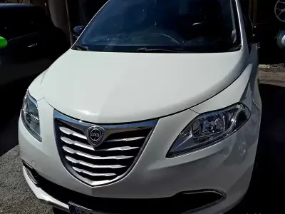 Usata Lancia Ypsilon 69 CV (50 kW) 2016 Bianco Utilitaria