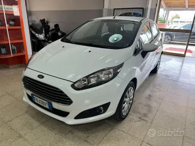 Usata Ford Fiesta 95 CV (69 kW) 2016 Bianco Utilitaria