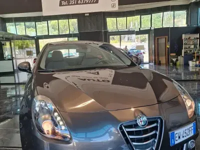 Usata Alfa Romeo Giulietta Exclusive 105 CV (77 kW) 2014 Grigio Utilitaria