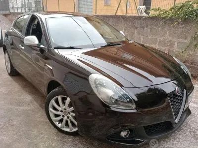 Usata Alfa Romeo Giulietta Super 120 CV (88 kW) 2018 Marrone Utilitaria