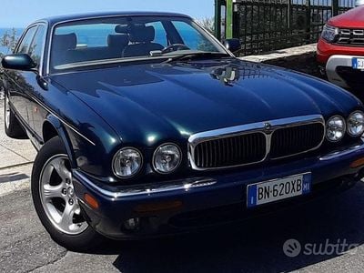 Usata Jaguar XJ8 237 CV (174 kW) 2000 Verde Berlina
