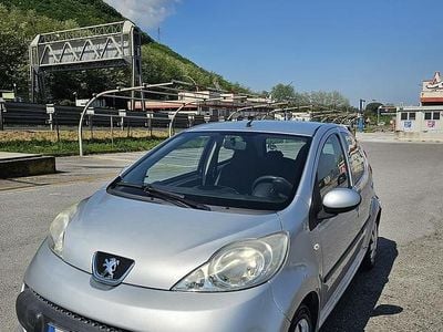 Usata Peugeot 107 68 CV (50 kW) 2008 Grigio Utilitaria