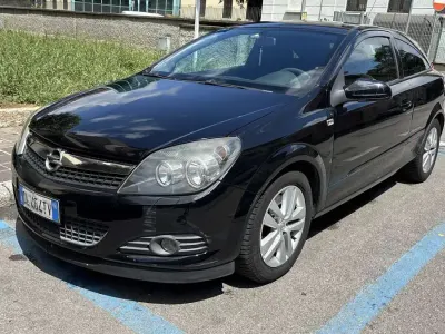Usata Opel Astra 125 CV (91 kW) 2008 Coupé