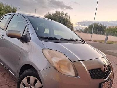 Usata Toyota Yaris 2005 Grigio Berlina