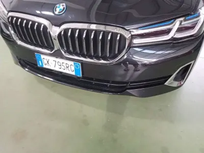 Usata BMW 530e Luxury Line 184 CV (135 kW) 2022 Black sapphire metallizzato Station wagon