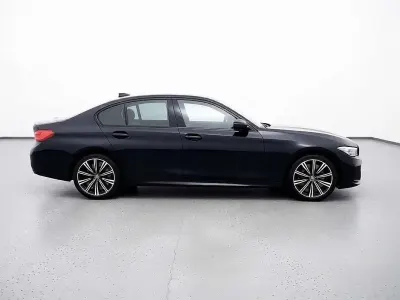 Begagnad BMW 318 Luxury Line 156 HK (114 kW) 2023 Sedan