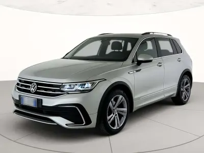 Usata VW Tiguan R-line 150 CV (110 kW) 2023 Reflex silver metallizzato SUV