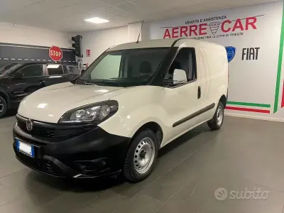 Usata Fiat Doblò Easy 90 CV (66 kW) 2022 Bianco Monovolume