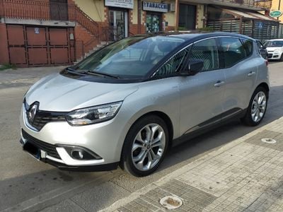 Usado Renault Scénic IV 120 CV (88 kW) 2018 Gris Monovolumen