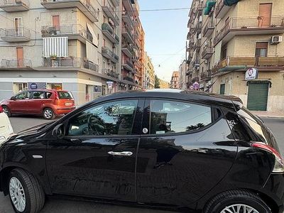 Usata Lancia Ypsilon 85 CV (62 kW) 2016 Nero Utilitaria