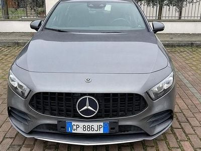 Usata Mercedes A180 AMG line 116 CV (85 kW) 2019 Grigio Berlina
