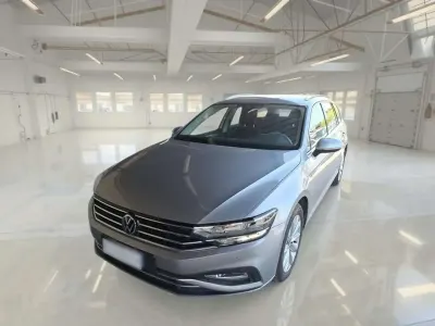 Usata VW Passat Business 150 CV (110 kW) 2022 Grigio Station wagon