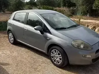 Usata Fiat Punto Pop 131 CV (96 kW) 2012 Grigio Utilitaria