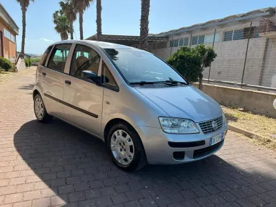 Käytetty Fiat Idea 89 HP (65 kW) 2010 Harmaa Tila-auto