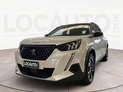 Używany Peugeot 2008 GT 131 KM (96 kW) 2023 Biały SUV