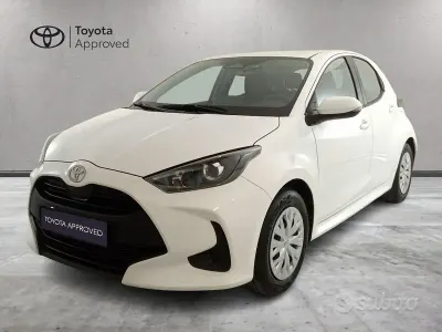 Usata Toyota Yaris Hybrid Active 92 CV (67 kW) 2025 Bianco Berlina