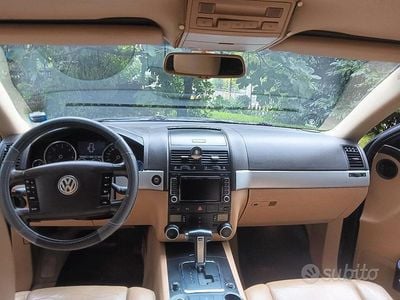 Usata VW Touareg 174 CV (127 kW) 2008 Grigio SUV