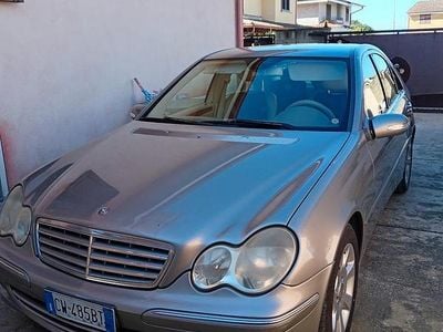 Usata Mercedes C200 122 CV (89 kW) 2005 Grigio Berlina