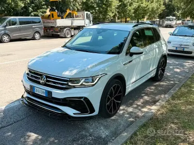 Usata VW Tiguan R-line 150 CV (110 kW) 2023 Bianco SUV